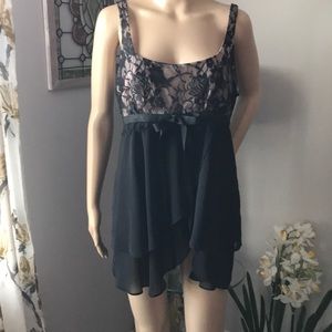 BANDOLINO BLACK LACE/RUFFLE TOP